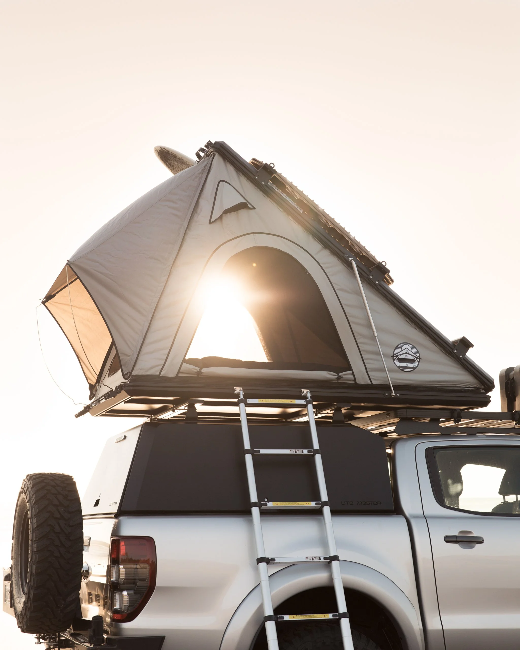 Hawk's Nest Aluminium Rooftop Tent - Low-Pro (2 Tent Mounted Racks ...