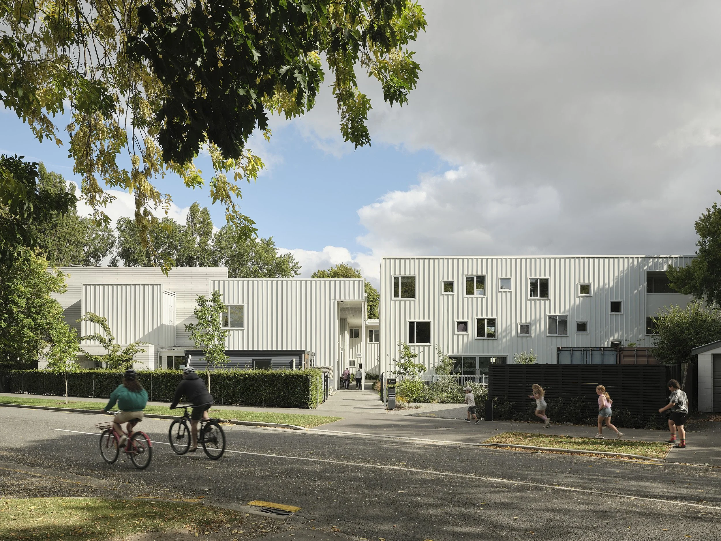 01_Hero_Sam Hartnett_01.jpg