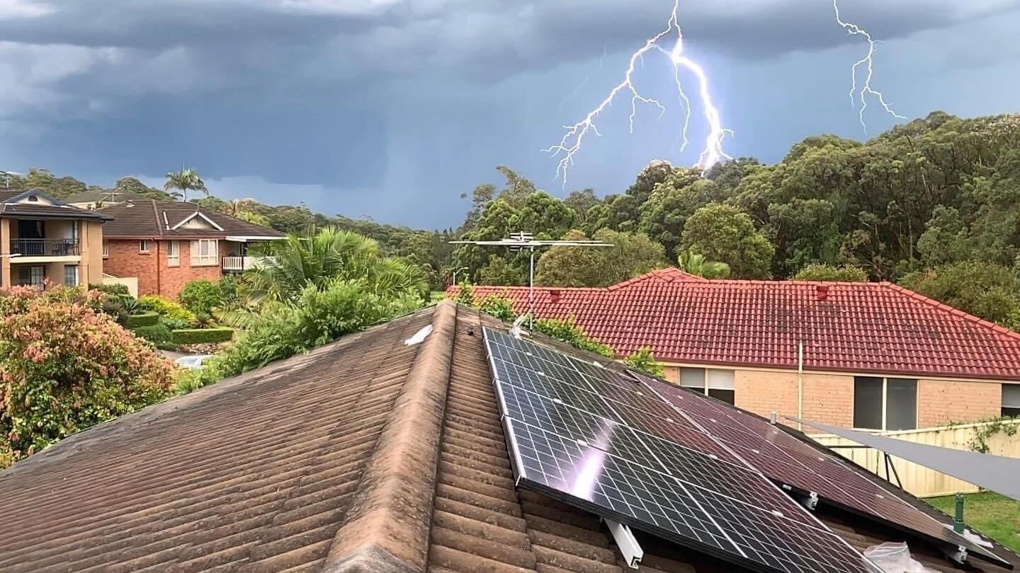 solar-panel-lightnin-strike.jpg
