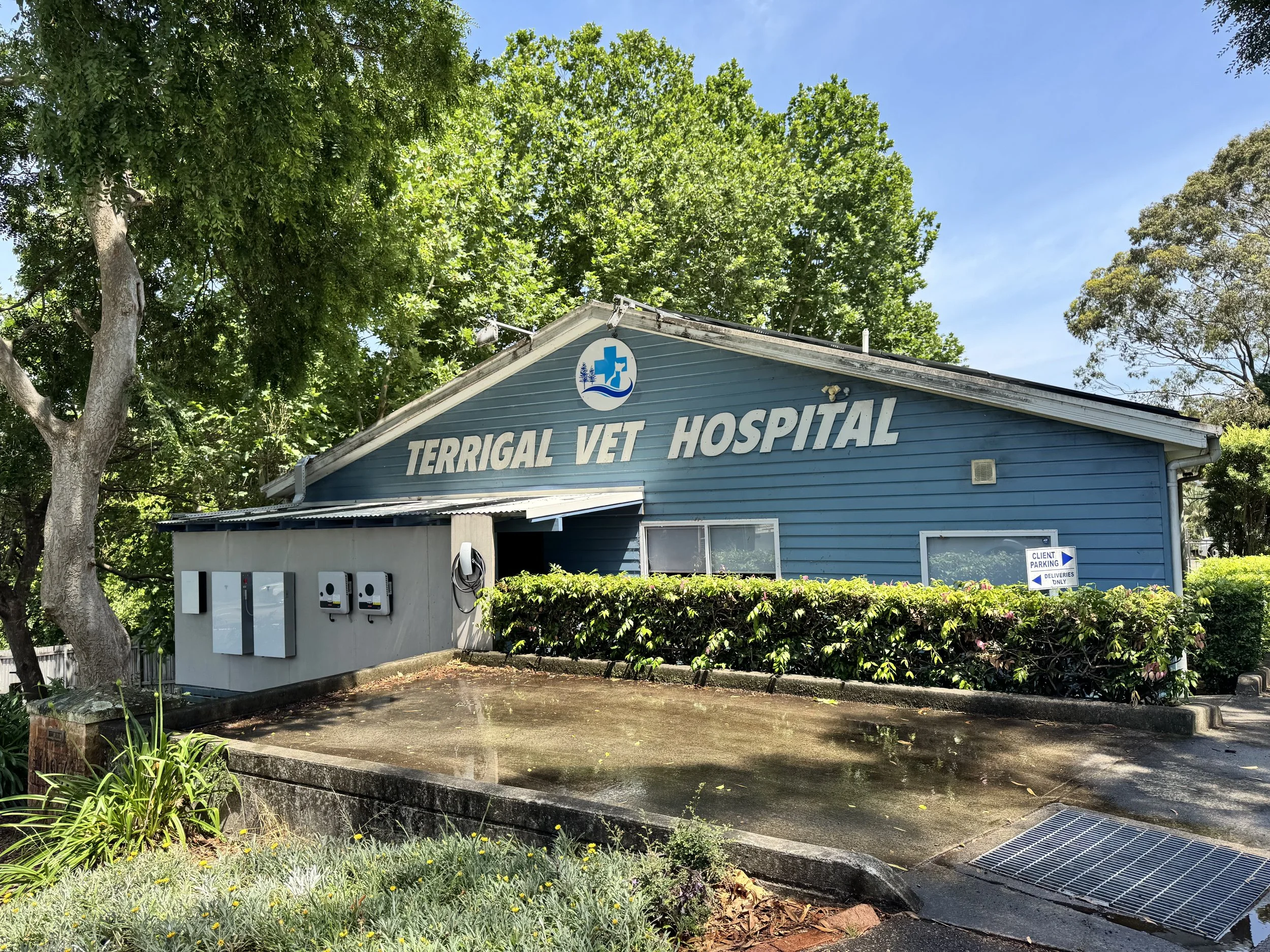 Terrigal Vet Hospital - Solar Panel installation with Powerwall 3 and Fronius Gen24