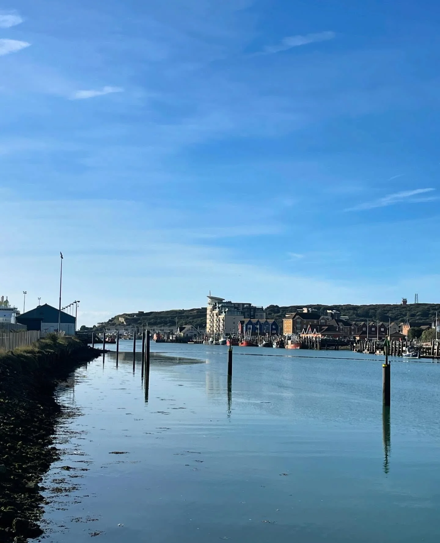 I am super excited to announce that we have secured a cosy inside spot to hold riverside yoga - right next to @mamoosh_bakery . It&rsquo;s warm and has wonderful river views just like our outside spot! 🏞️

⏰ NEW START TIME - now 8-9am every Saturday