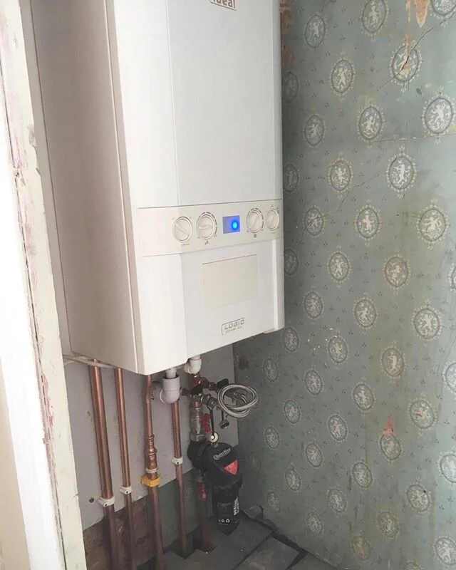 Broken Boiler? Ain&rsquo;t nobody got time for that!!! 🙅&zwj;♂️
.
Some people may not think it&rsquo;s the sexiest part of a refurb, but knowing you have all new central heating pipe work and a new #idealcombi boiler installed during reno time is th