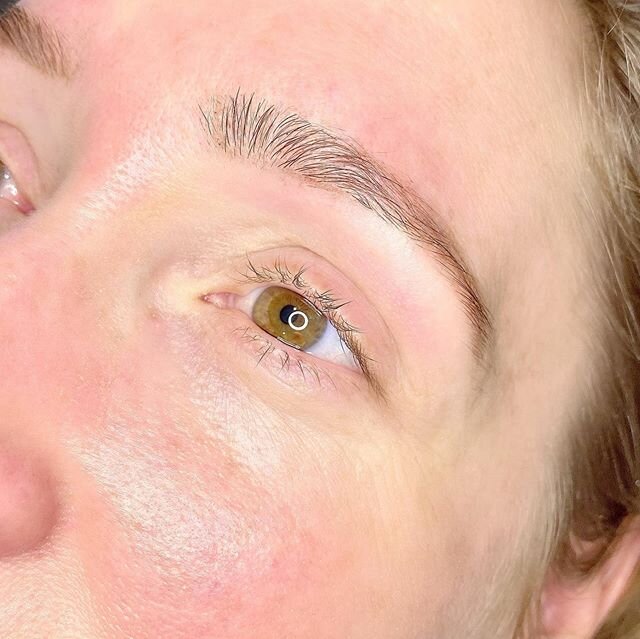 ⭐️Blonde Brows⭐️⁣
⁣
Not all brows need to be dark and bold. These brows were very fair and needed some tender care. The result is a subtle natural look 😍😍