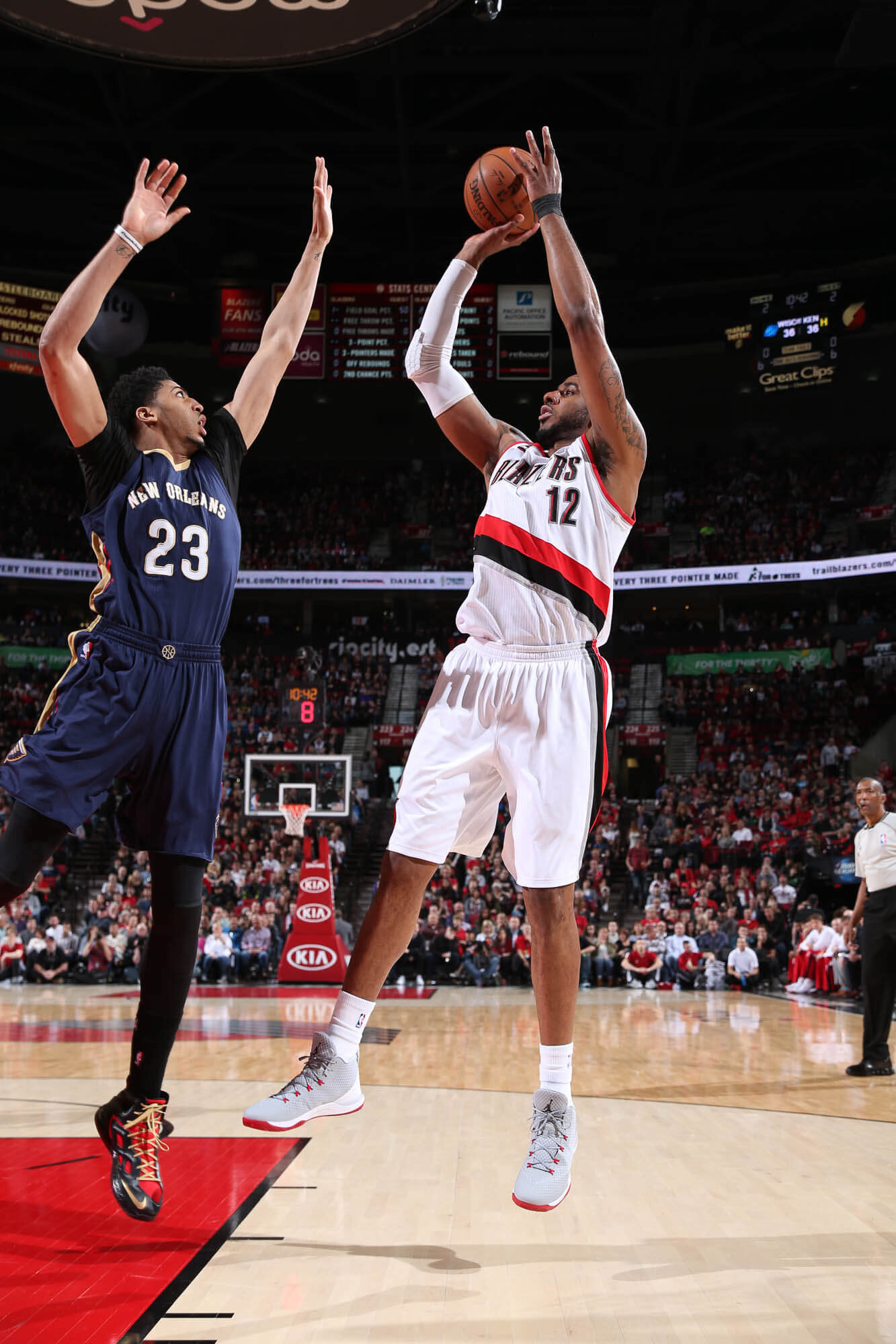 Ex-Blazer, now prep coach Brandon Roy brings his team to Portland