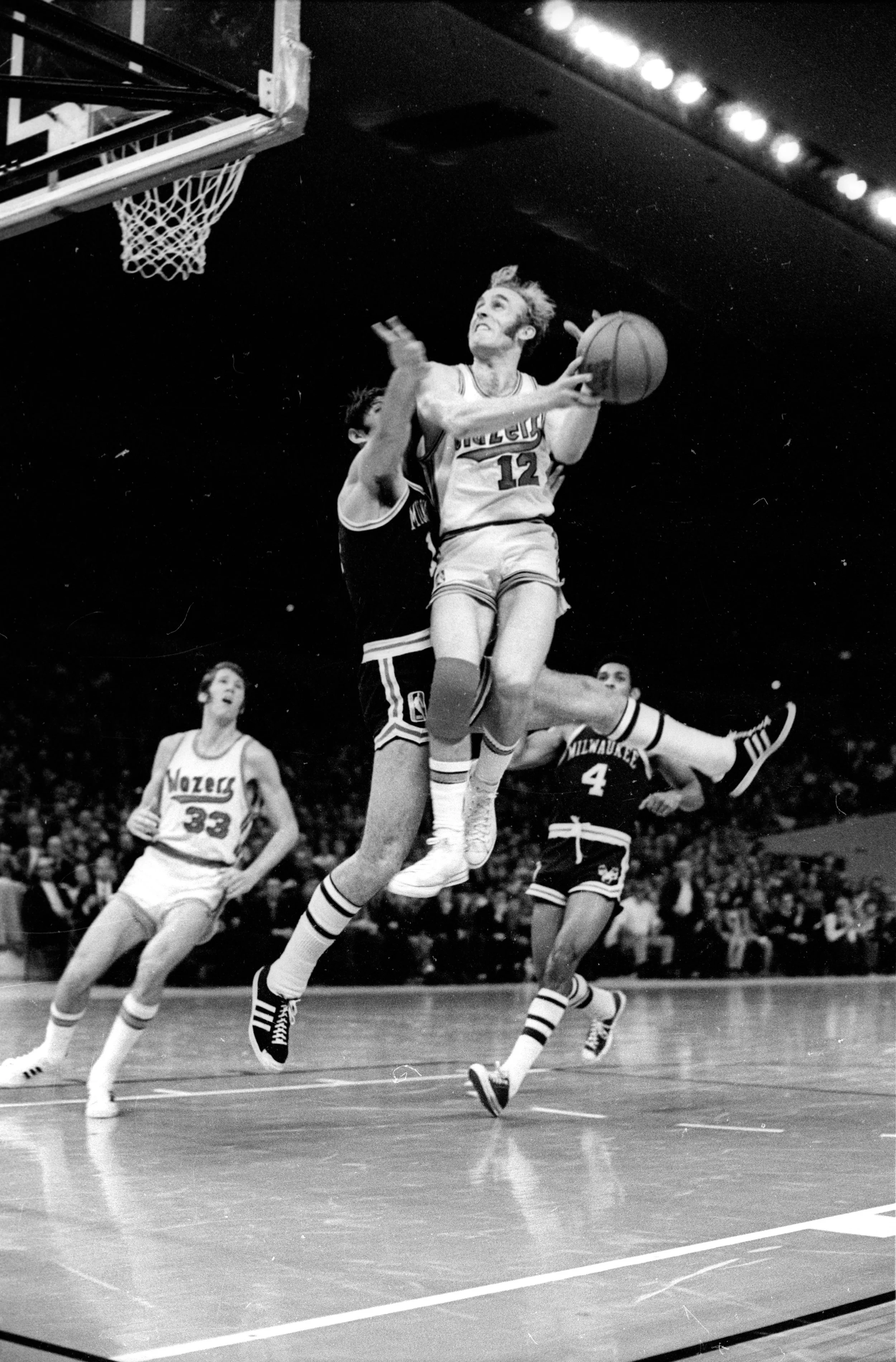Adelman goes up for layup in a 1970 game against Milwaukee with teammate Jim Barnett (33) following the play (courtesy Bruce Ely)