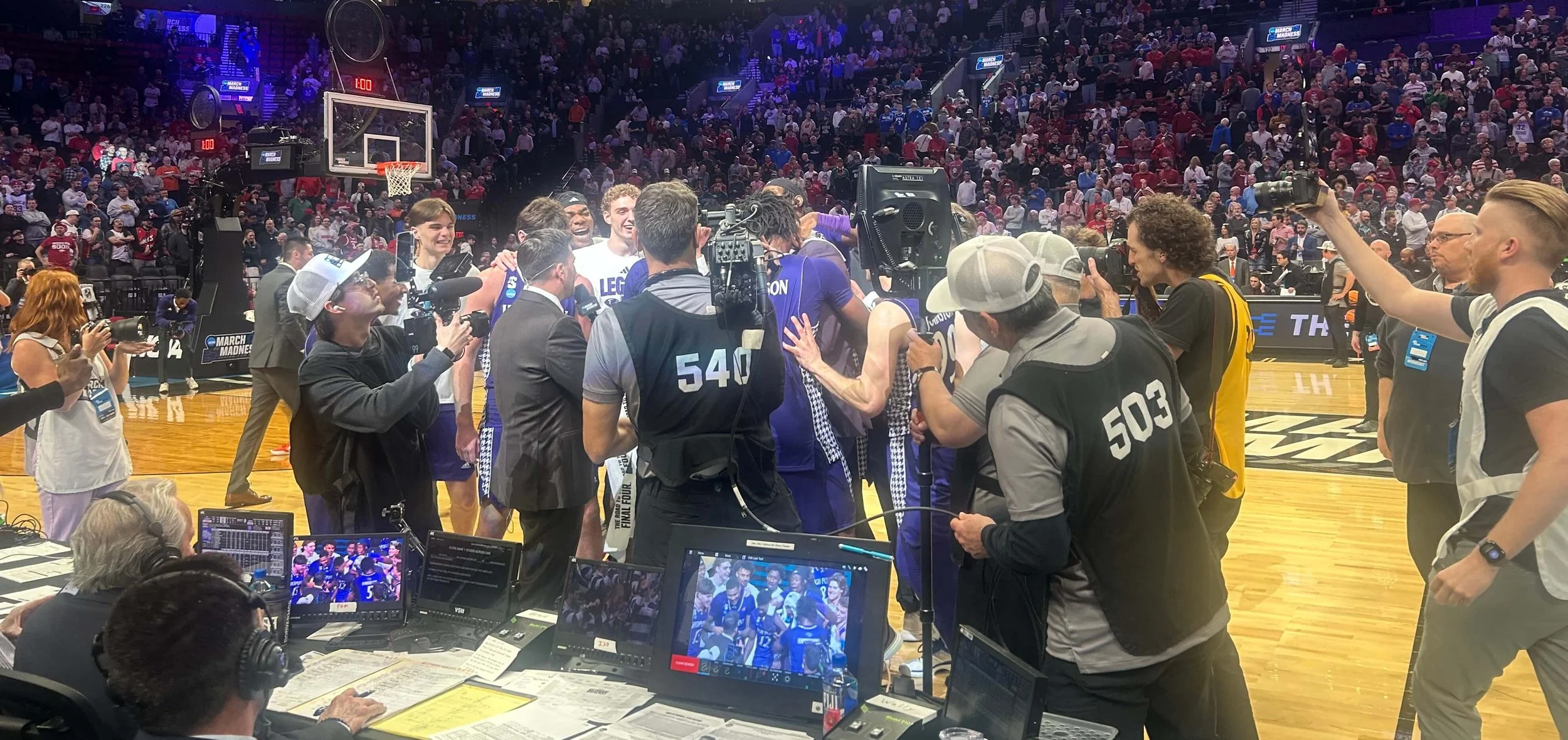 Hooping it up on a Thursday at Moda