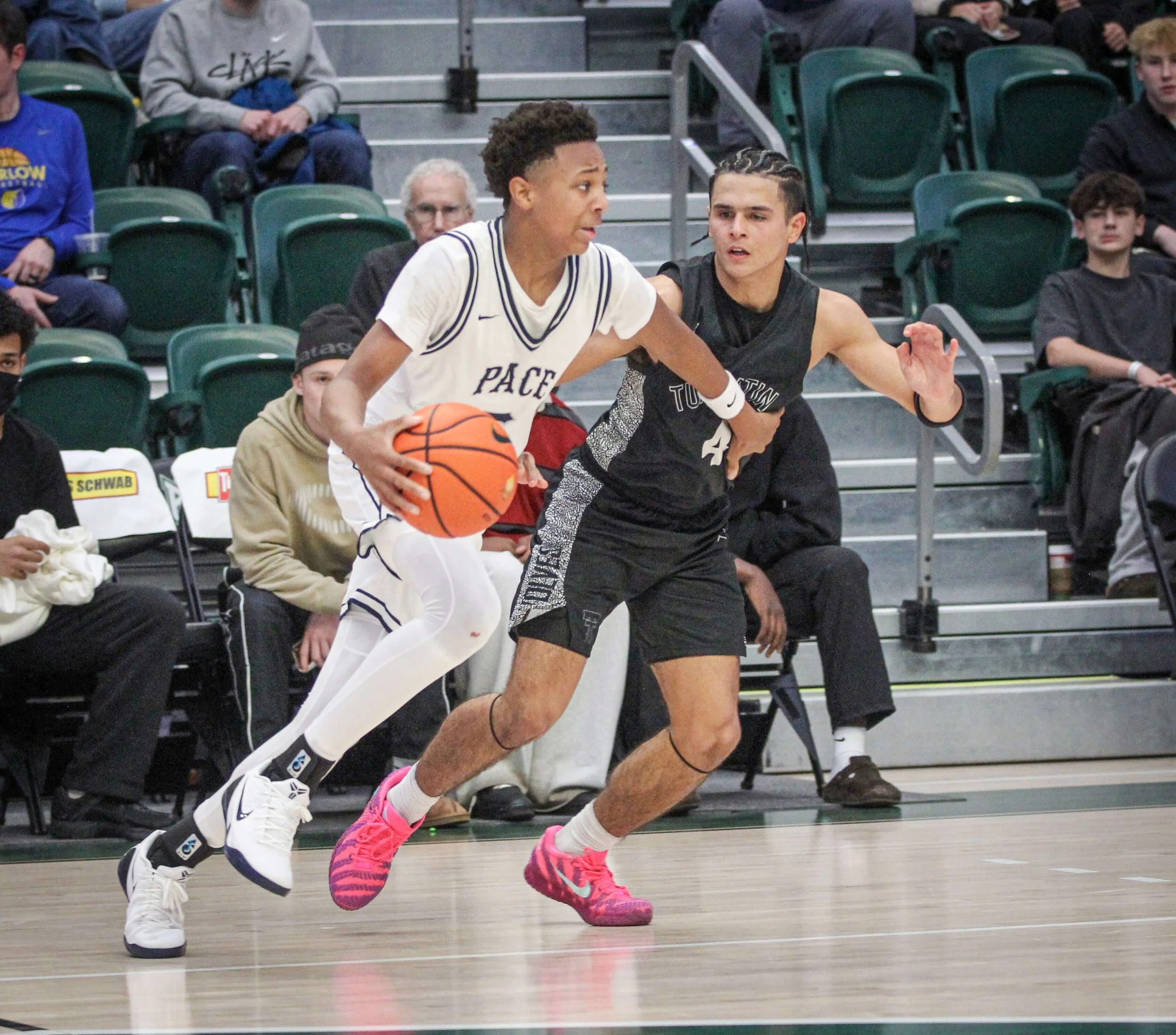 Junior guard Carter Lemon defends Pace Academy star Brielen Craft during Tualatin’s 69-61 win over the Atlanta team (courtesy Andrew Gill)