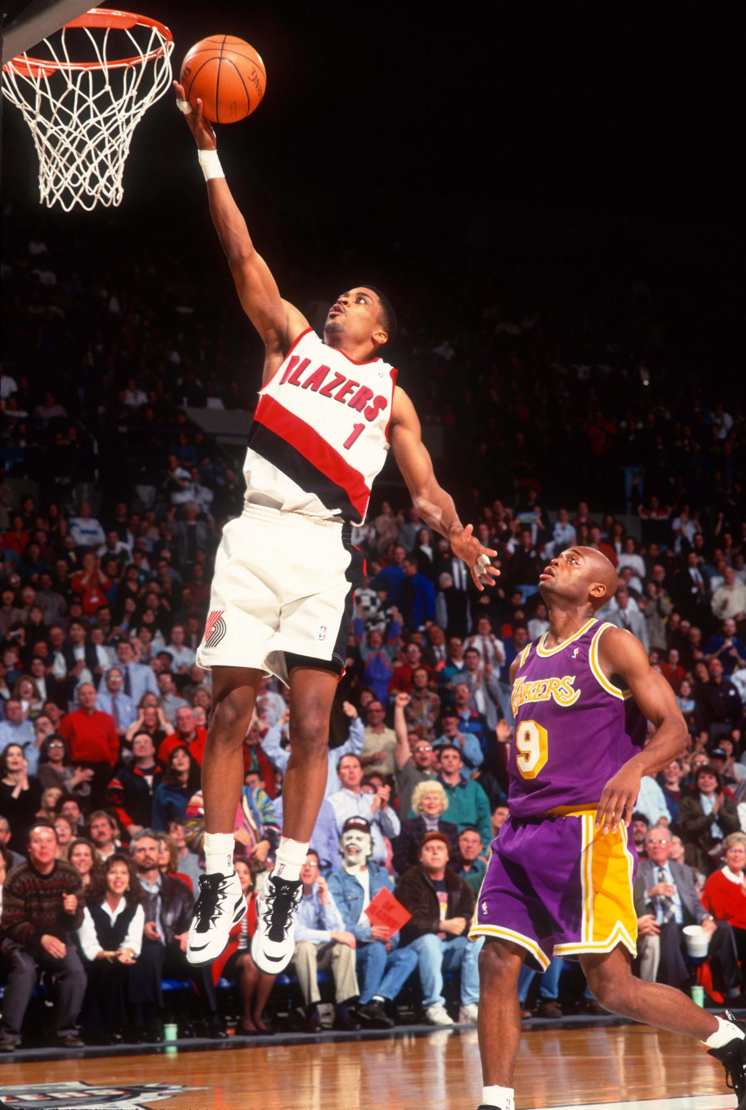 The “teardrop” was Strickland’s signature move to the basket (courtesy Bruce Ely/Trail Blazers)