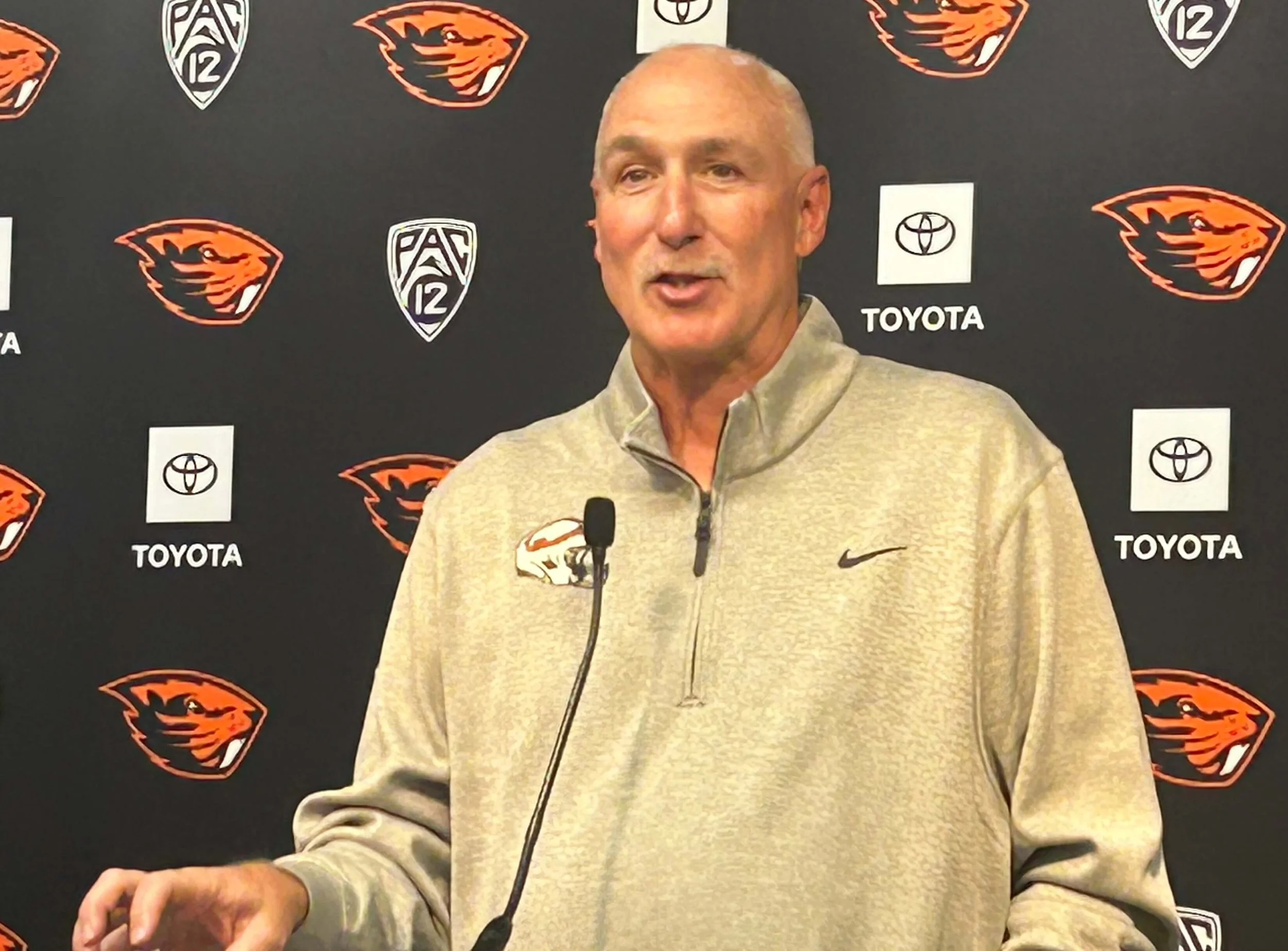 On Robb Akey, Bray, Barnes and the mess that is Beaver football