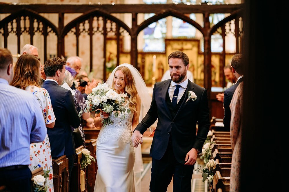 Gorgeous photos of a gorgeous couple 💕Rachel &amp; David&rsquo;s lovely wedding photographed by our photographer Andrew at the stunning @silchesterfarm 

Hair &amp; Make-up by @the_boho_bride 
🌸flowers by @taylordesignsfs 
#silchesterfarm #silchest