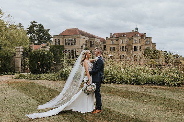 Bethan &amp; Gilly's gorgeous wedding at Fanhams Hall in Hertfordshire❤️
Photographed by our fantastic Pink Daisy photographer Lily 
#pdphotographerlily

📍Where: Fanhams Hall, Hertfordshire @FANHAMS_HALL
📸Photographed by : Pink Daisy Photographer L