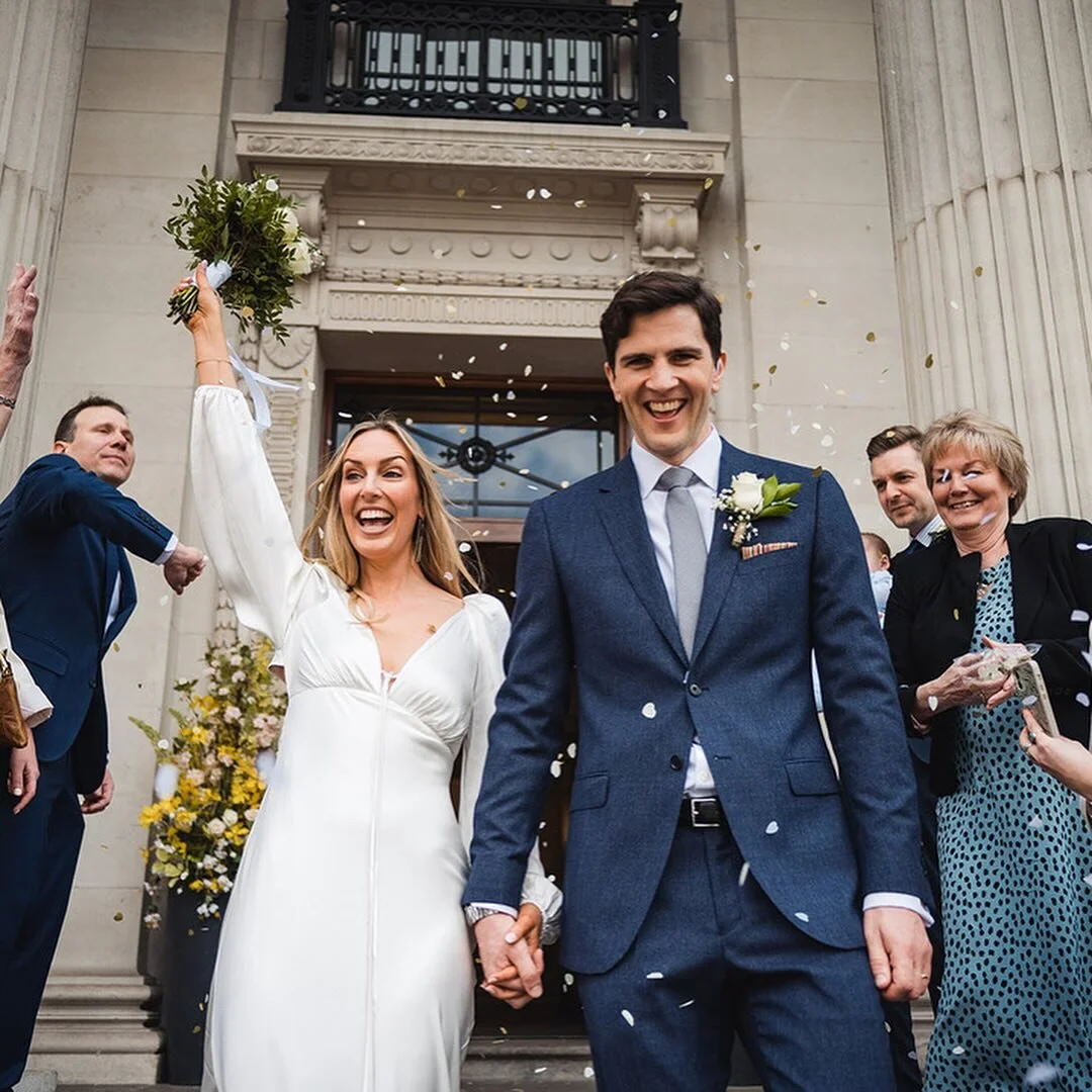 🌸 Anna &amp; Ben&rsquo;s gorgeous Wedding at the famous Old Marylebone Town Hall 💕
⠀⠀⠀⠀⠀⠀⠀⠀⠀
📸 Photographed by our amazing Pink Daisy Photographer Lauren 💕
⠀⠀⠀⠀⠀⠀⠀⠀⠀
Lauren shoots in a bright natural, modern documentary style.  She is an expert a