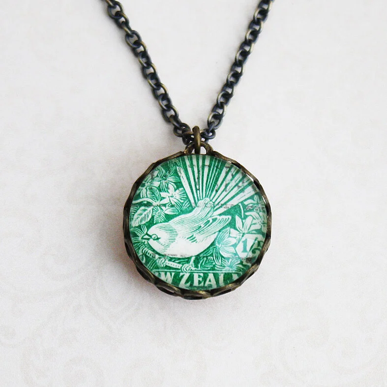 TSC_double_sided_necklace_fantail_zealandiaA.jpg