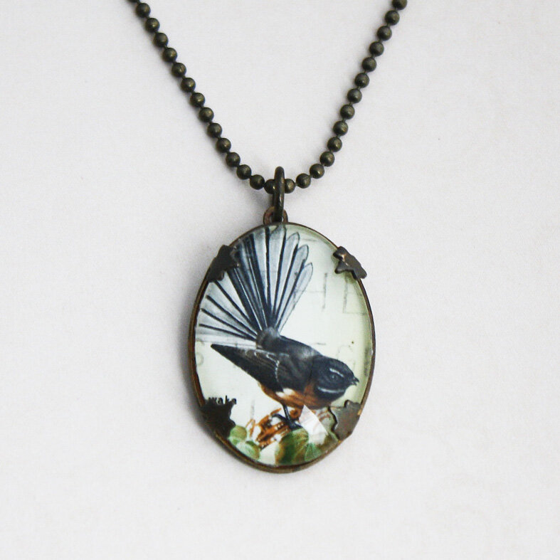 Oval Necklace - Fantail