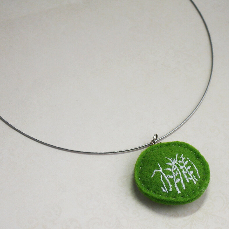 Embroidered_necklace_grassB.jpg