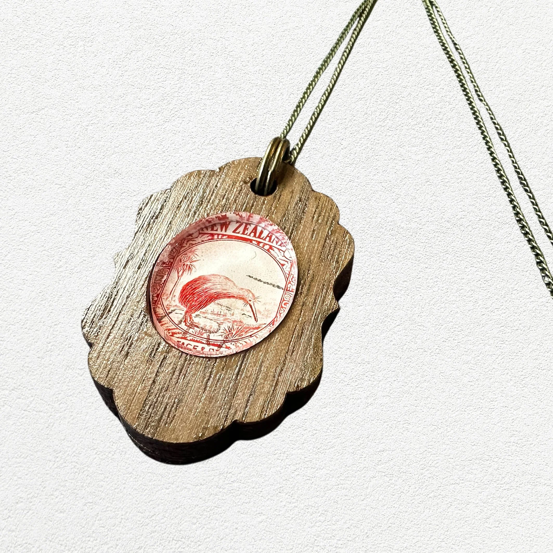 Stamp_necklace_oval_small_kiwiA4.jpg