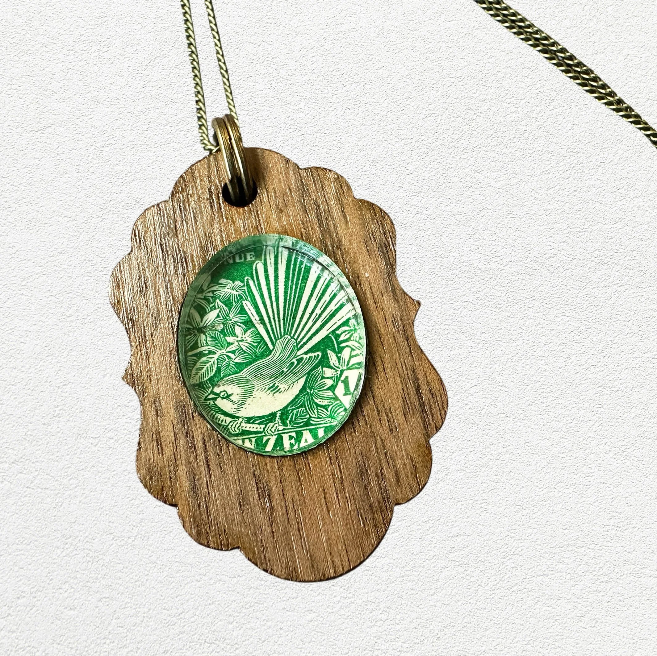 Stamp_necklace_oval_small_fantailA4.jpg