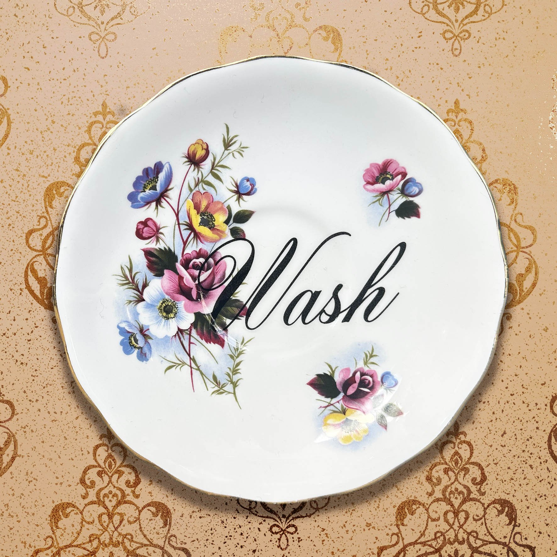 A saucer with the word “wash”