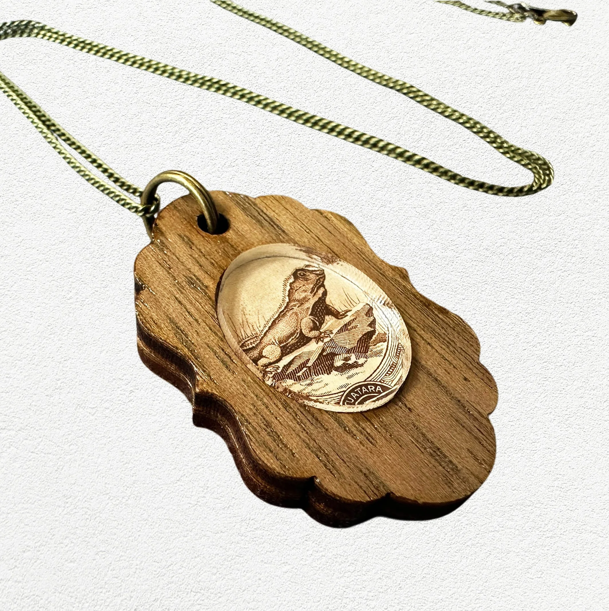 Stamp_necklace_oval_small_tuataraA2.jpg