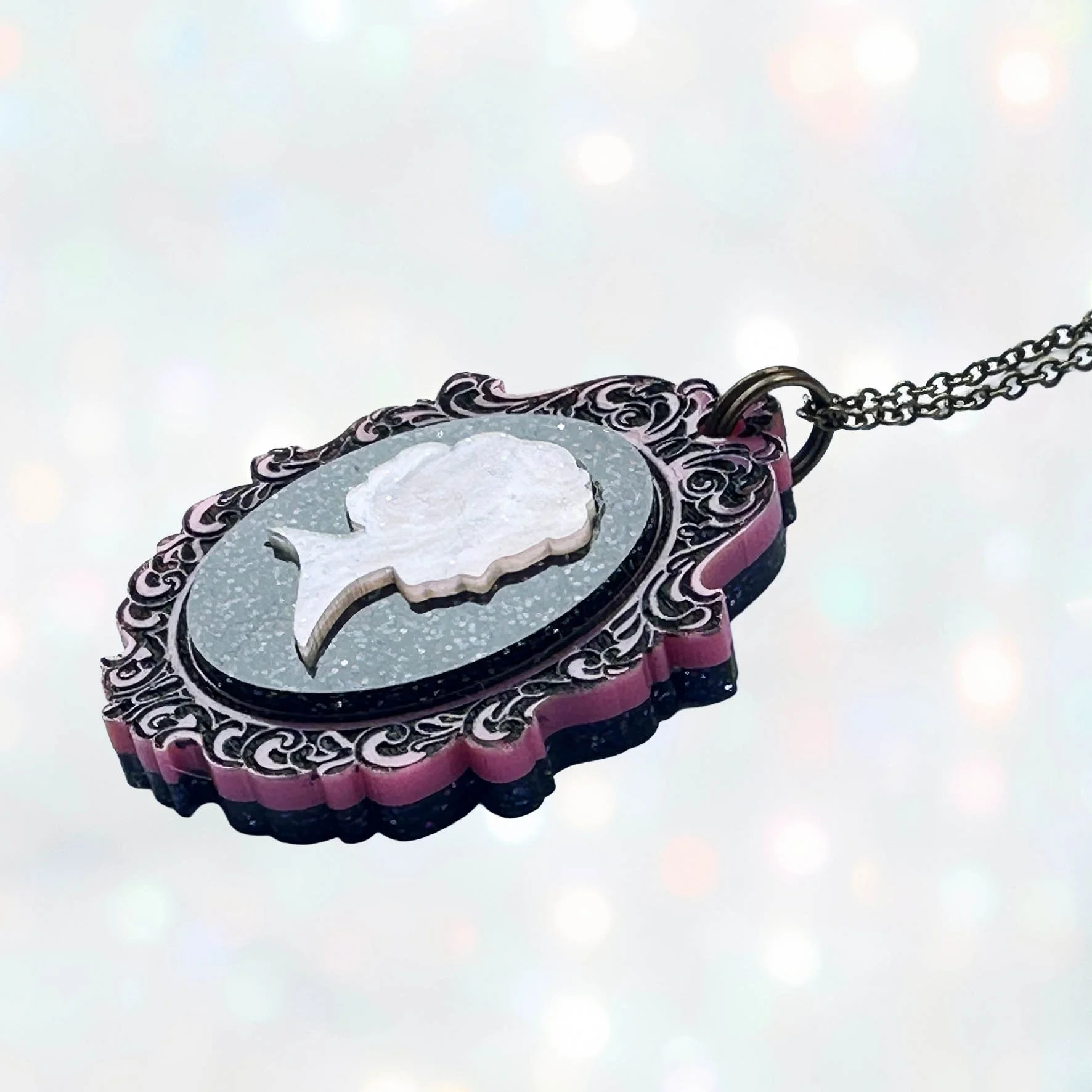 Cameo_necklace_silhouette_pink_blackA2.jpg