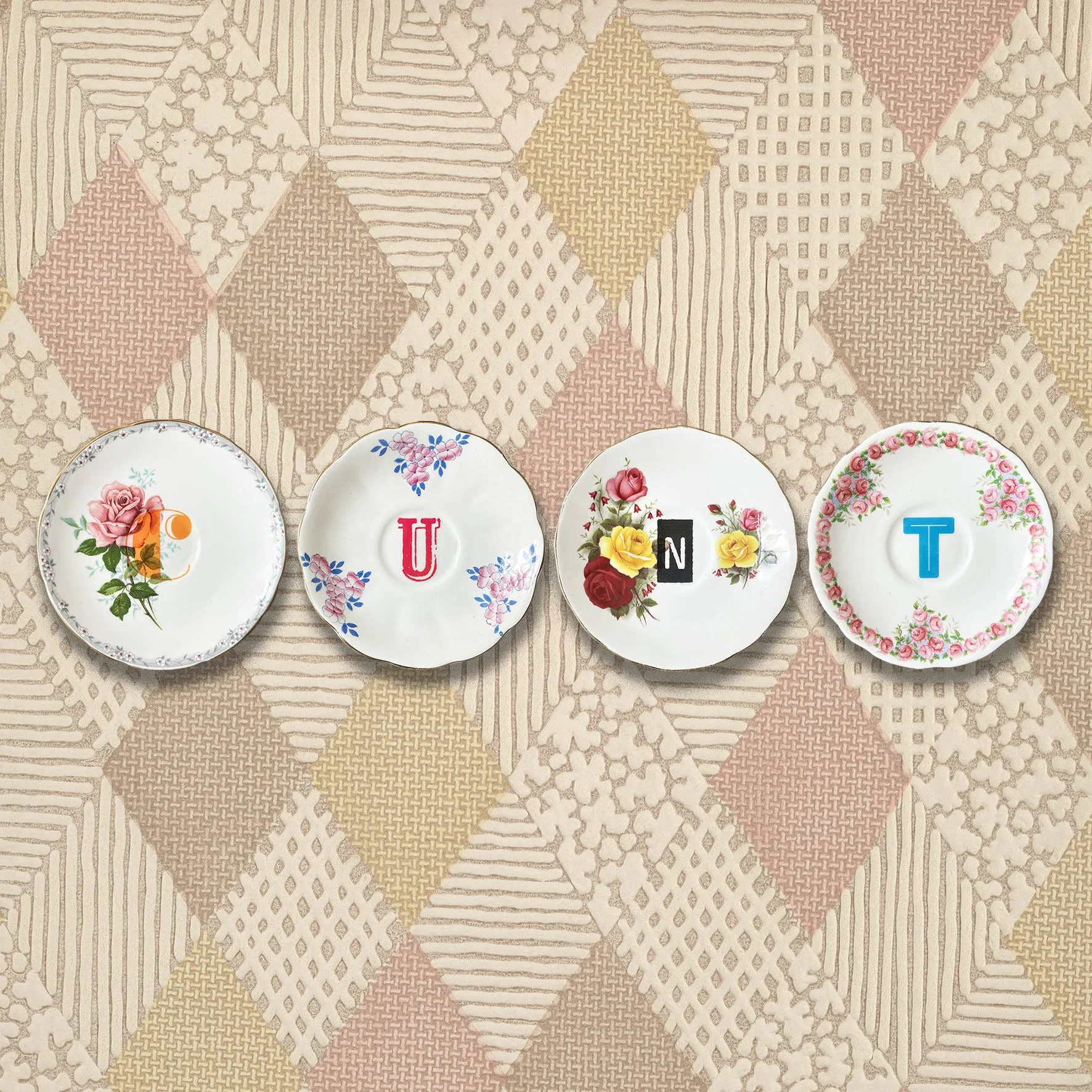 CUNT - Vintage Decorative Plate Set