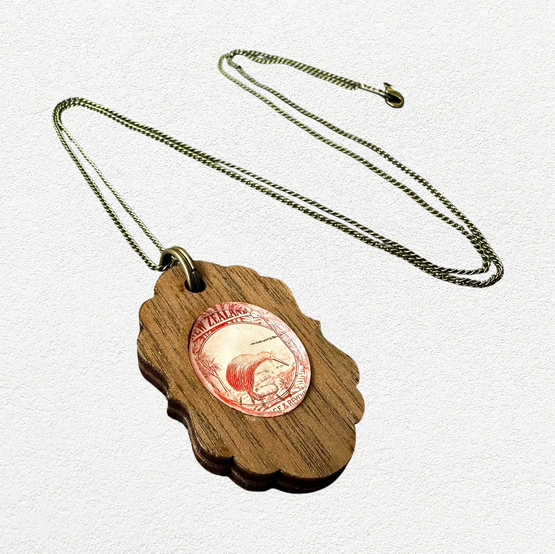 Stamp_necklace_oval_small_kiwiA3.jpg