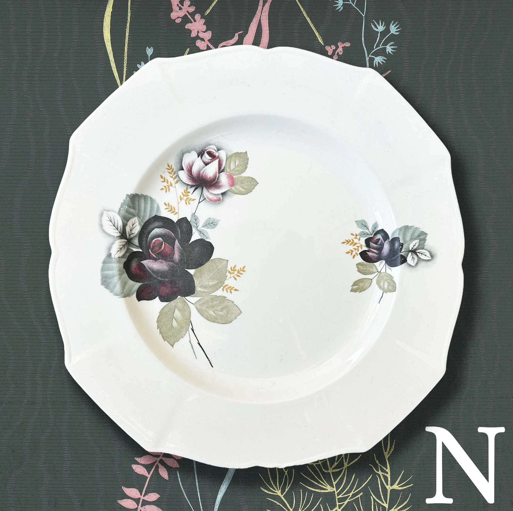 Large plate N, a plate with dark red roses
