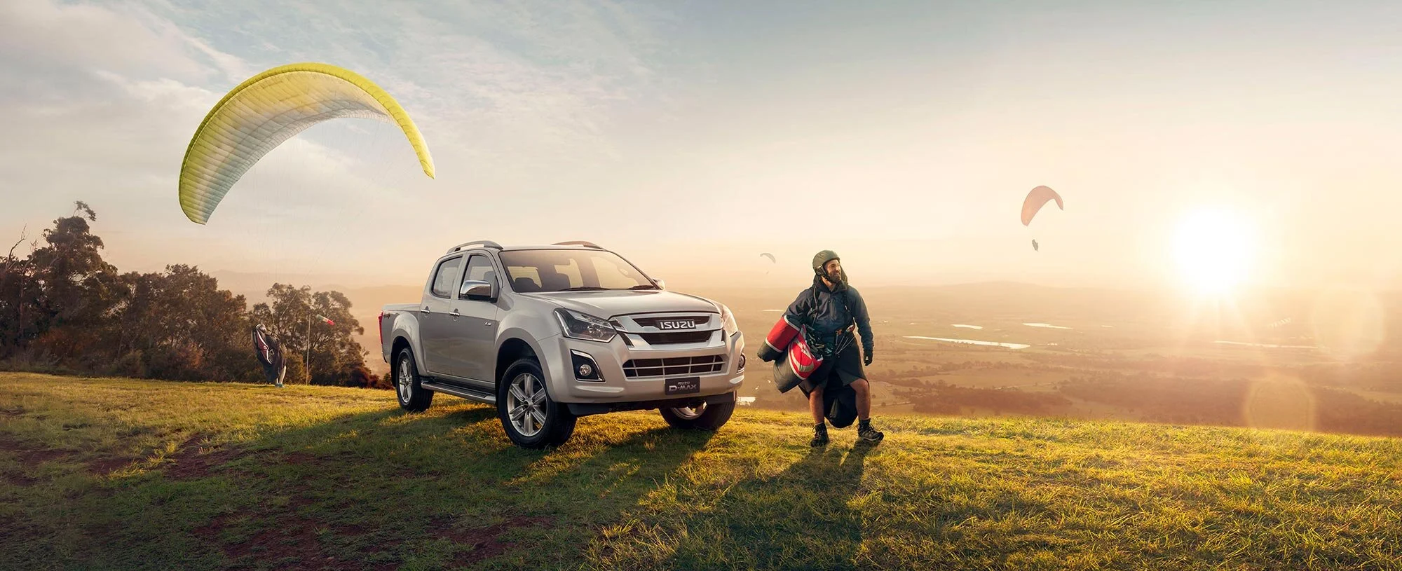 Erik Williamson Photographer | Automotive Photography | Isuzu | DMAX | Parasailing