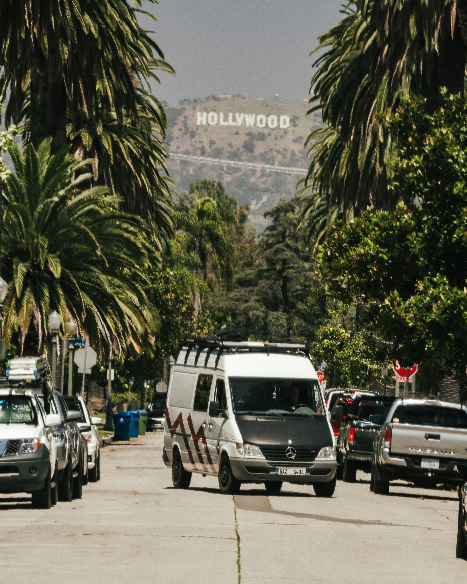 LOS ANGELES - EN | DE
Originale we didn't feel the urge to visit L.A.. We had visited the city on earlier travels and big cities are always a bit of a hustle with the van. But suddenly we found ourselves in this popular palm tree lined street with th