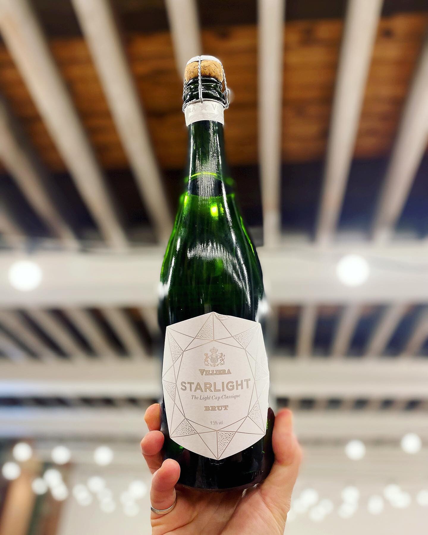 Starlight, star bright&hellip;open up some fizz tonight! Wahey!!

Fantastic South African sparkling&hellip;perfect Saturday night strictly fizz 🍾🥂

#fizz #saturdaynight #southafrican #southafricanwine #capclassique #chardonnay #pinotnoir #pinotage