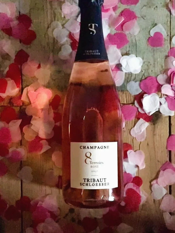 We&rsquo;re in the mood for lurve ❤️🍾

#champagne #fizz #ros&eacute; #fizz #valentines