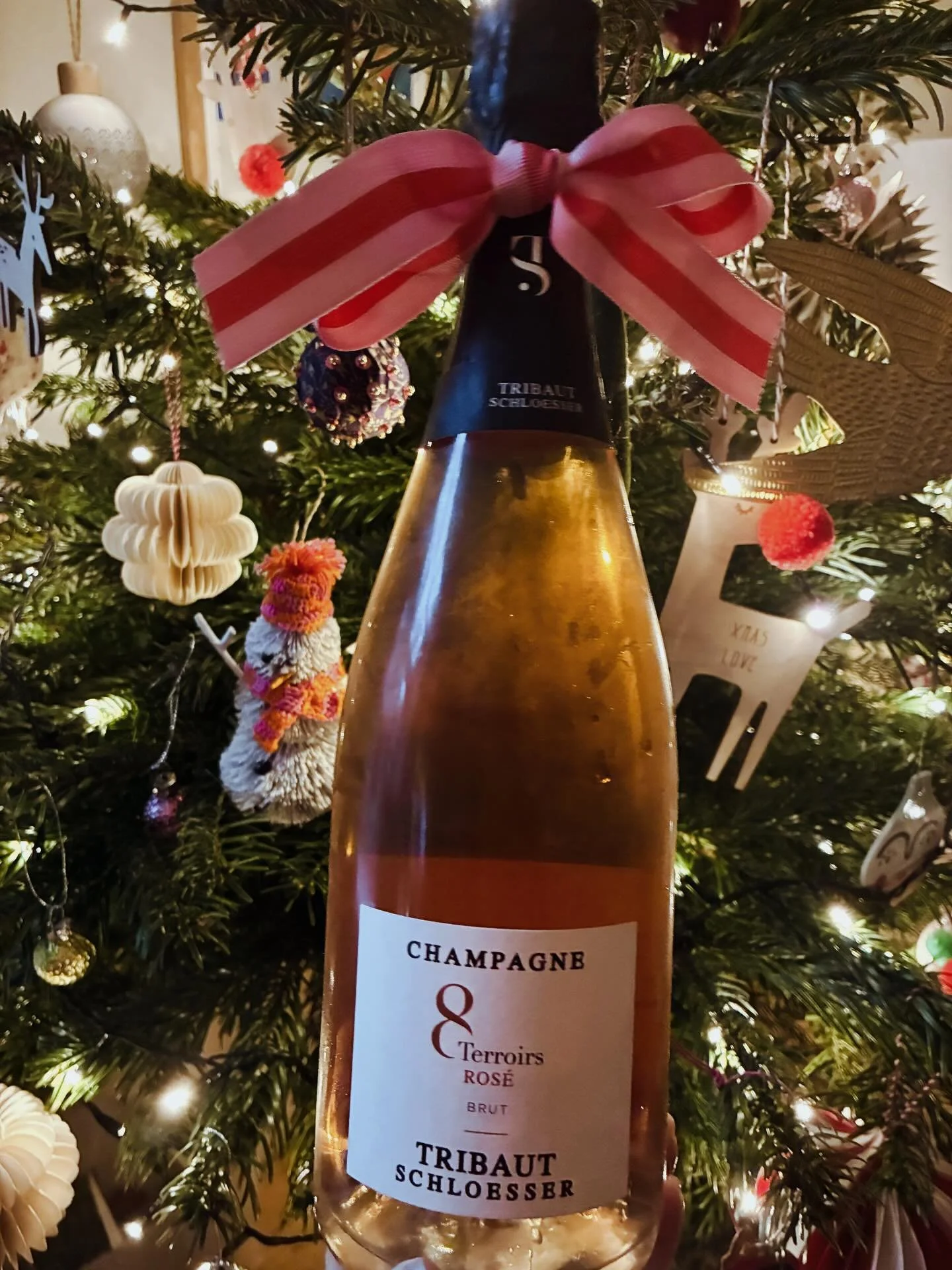 🎄Merry Christmas!🎄

Tomorrow is your last day for orders! Pop fizz clink it&rsquo;s nearly Christmas!!

Our Tribaut ros&eacute; champagne is an absolute beauty!!

Peace &amp; love to everyone &amp; thanks for shopping small &amp; happy! 

#champagn