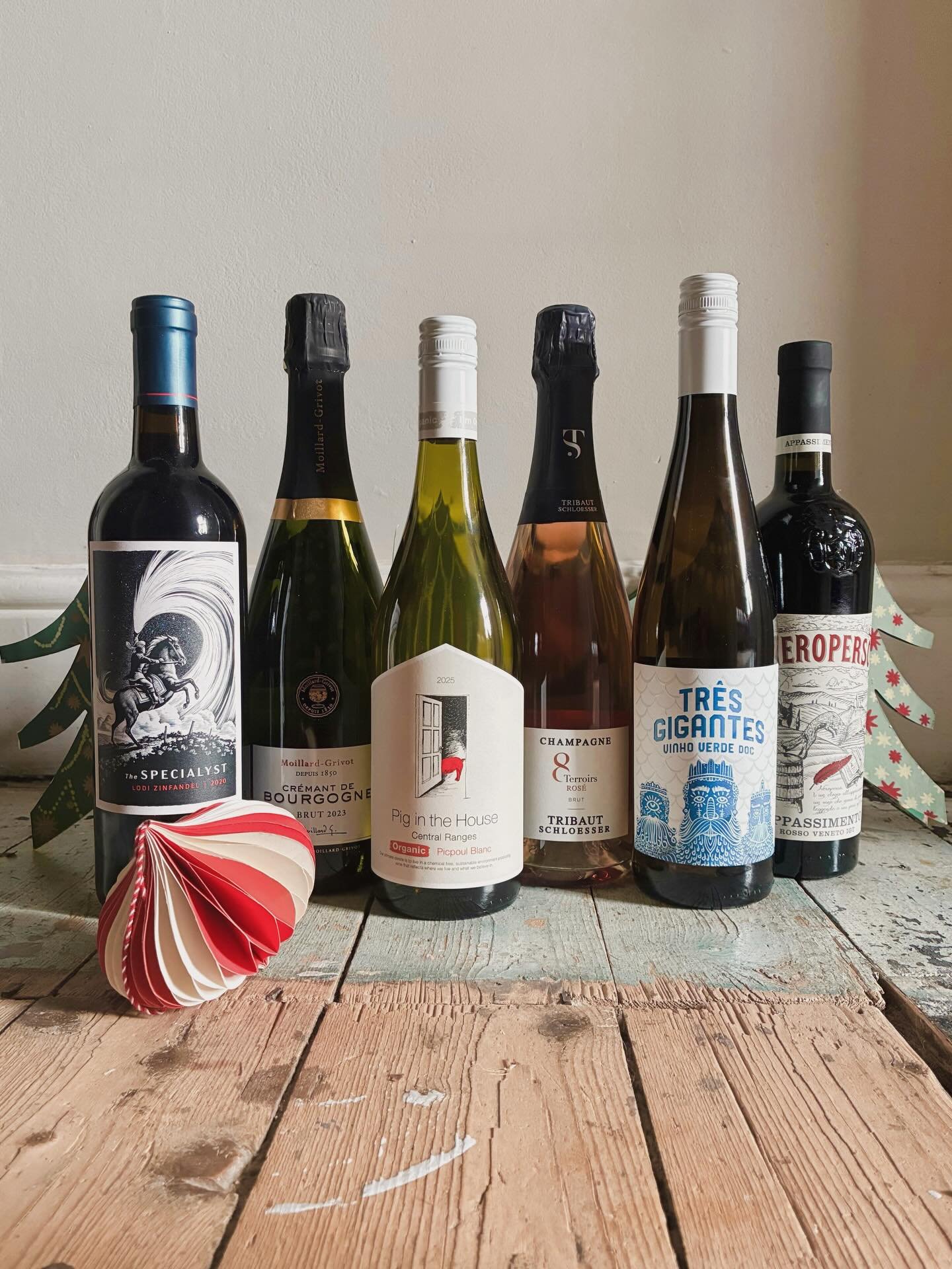 Our Christmas case is here! &amp; what very lovely case it is! 🍷🍾🎄

1 x bottle of our delicious Cremant de Bourgogne by Moillard-Grivot.

1 x bottle of our organic Champagne Ros&eacute; from the Tribaut family.

1 x bottle of our luxurious &lsquo;