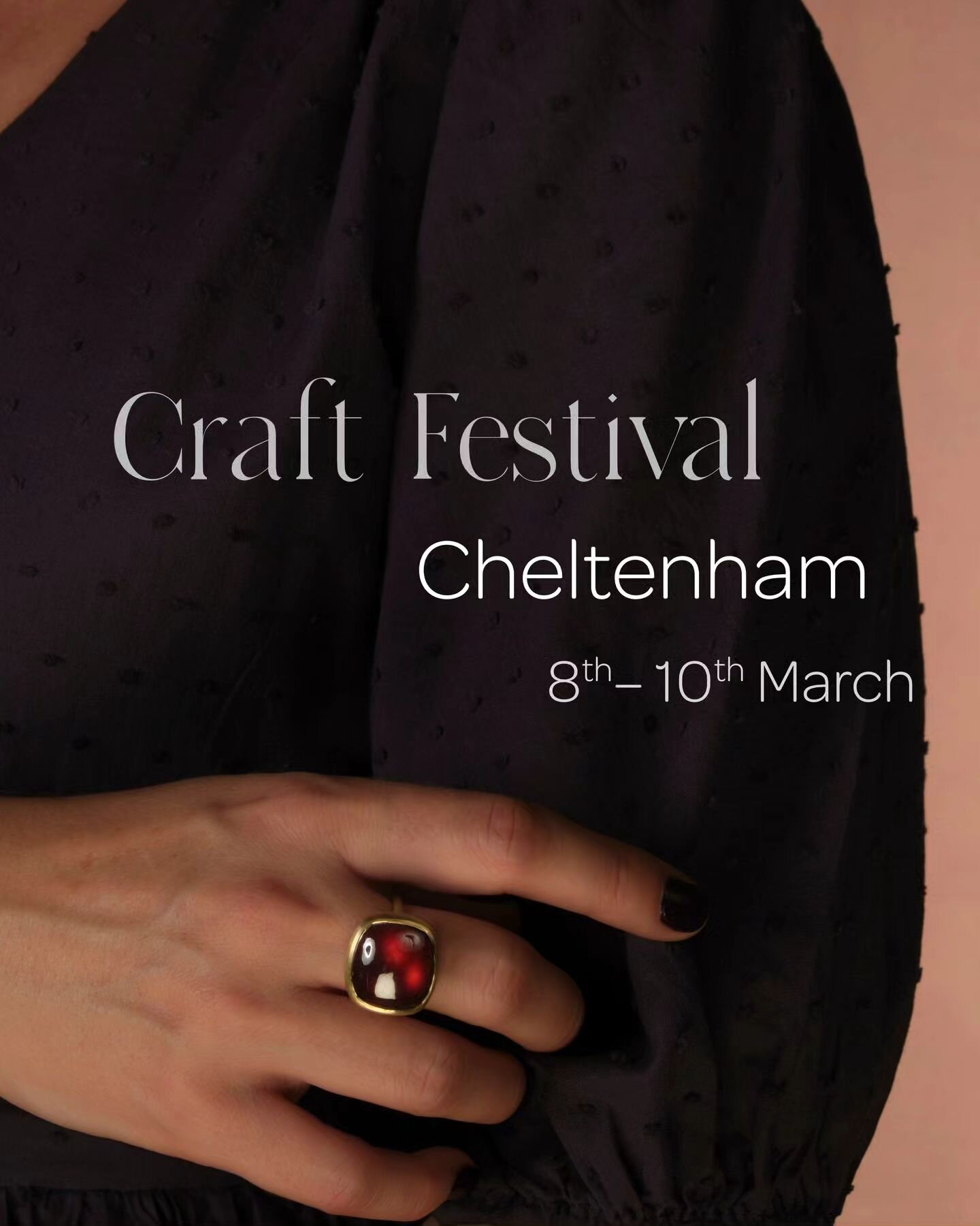 Just a few weeks to go until Craft Festival in Cheltenham. I really enjoyed this new-to-me show last year, and I'm looking forward to taking part again.  Will you be visiting? Let me know in the comments.⁠

 #madebyhand #handcrafted #gold #contempora