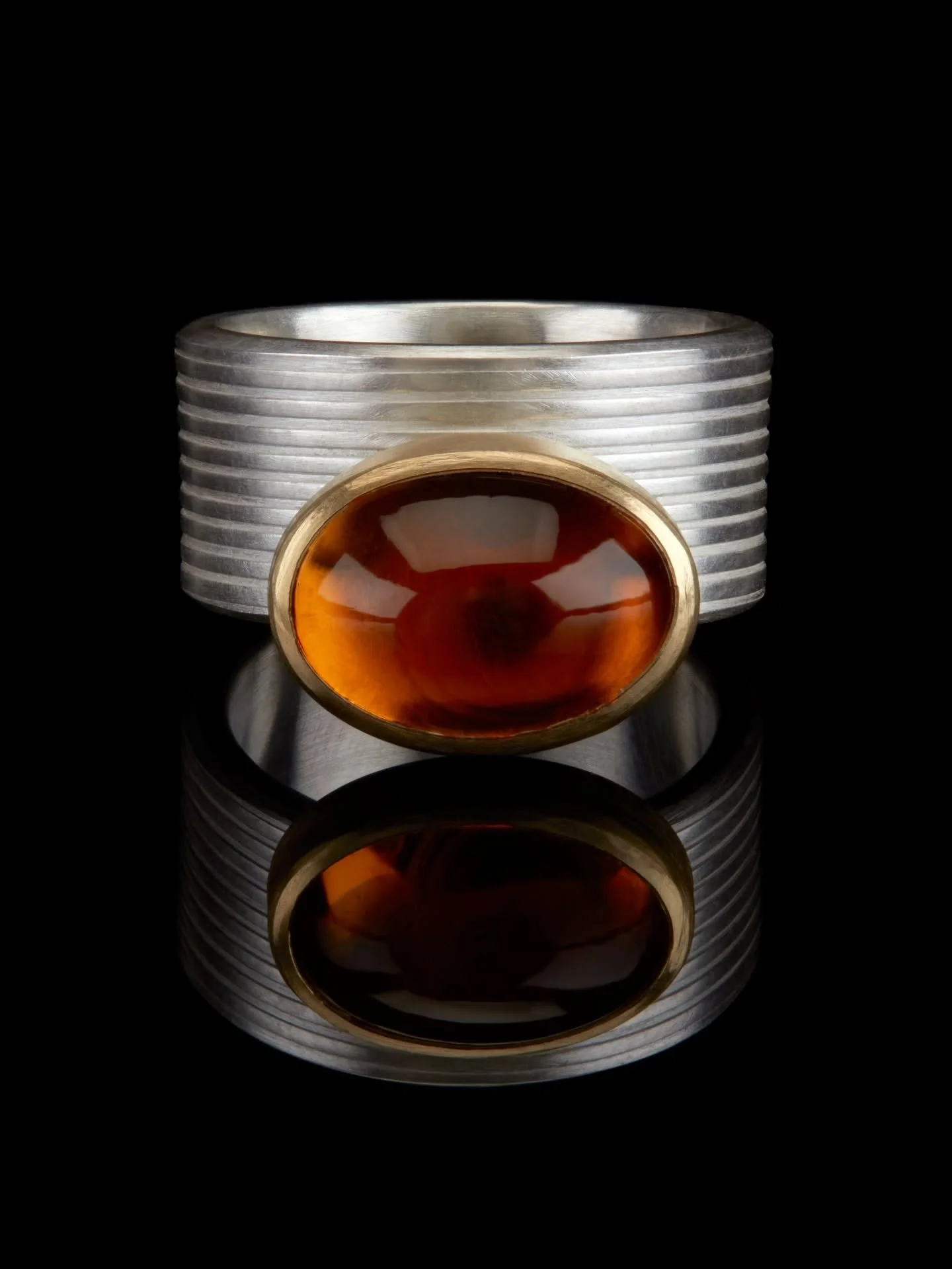 Rich in colour, this Madeira Citrine is a new addition to my selection of these ribbed bands. A lovely warming colour for this time of year.⁠
⁠
#madebyhand #handcrafted #contemporaryjewellery #finejewelry #goldsmith  #Jewellery  #Jewelry #custommadej