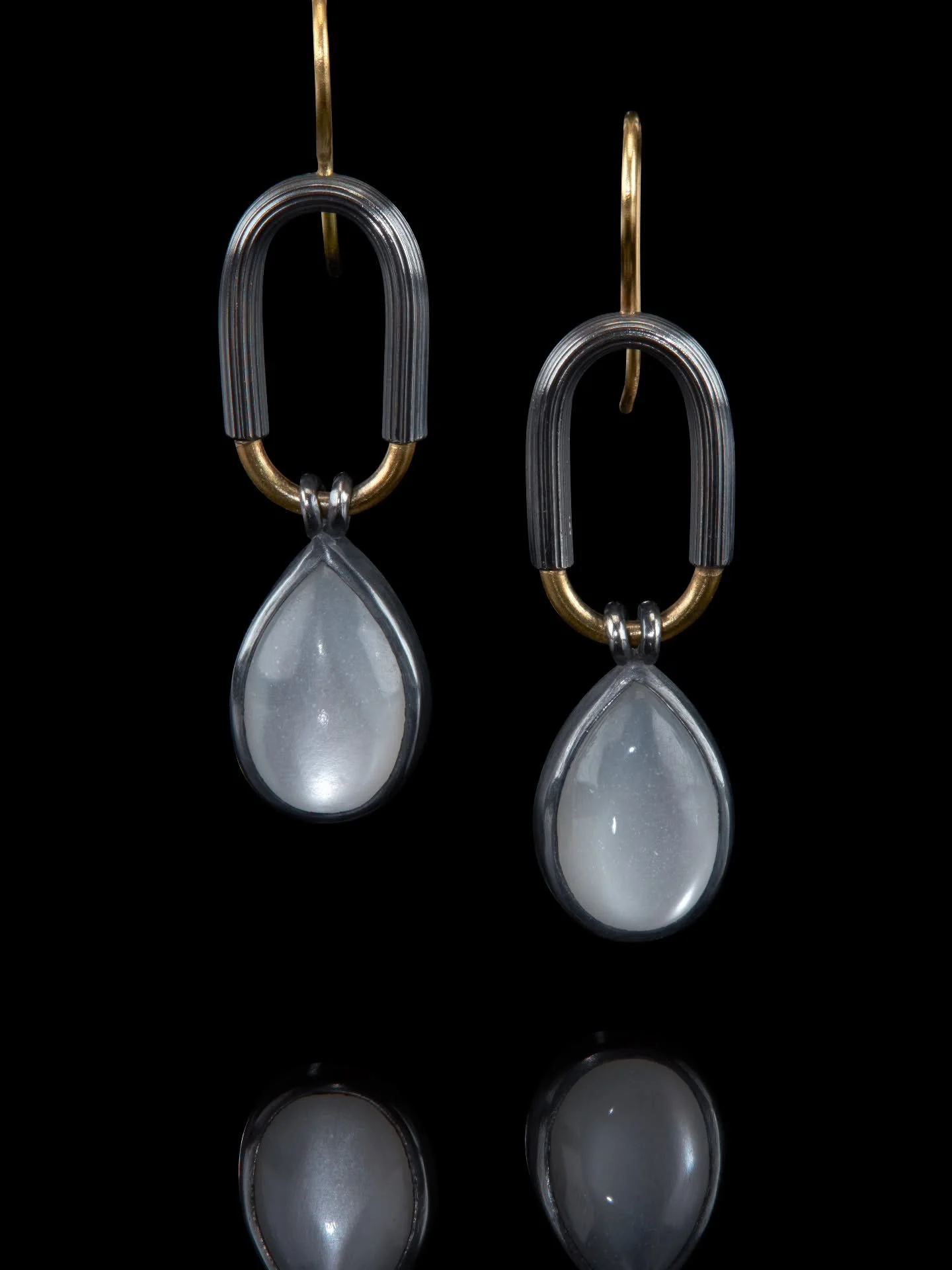 Part of a small release arriving in the online shop very soon.

My email subscribers will get first access. Link is in my bio to sign up.

Inspired by winter light &mdash; soft colour against a graphic outline.

Strength and softness, in balance.

#C