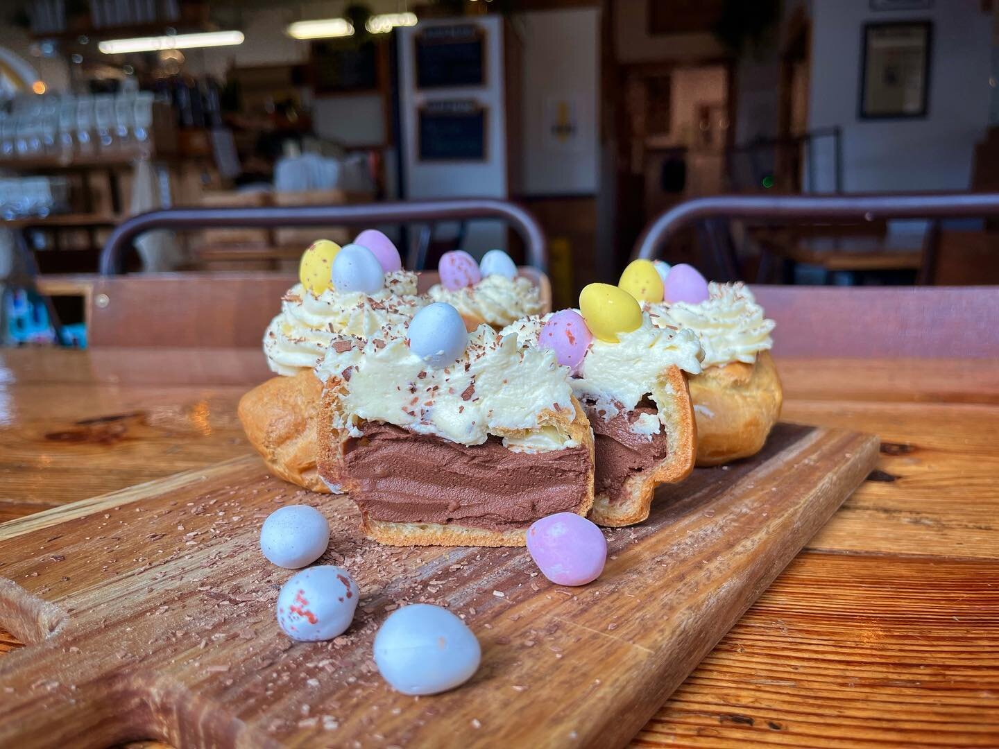 Ex-choux-se us a moment while we introduce our Easter treats.
🐣
Choux pastry filled with chocolate cr&egrave;me patisserie and a white chocolate whipped ganache, topped with the all important mini eggs. 
☀️
Preorder your box of 6 for &euro;17 by Wed