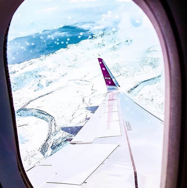 There&rsquo;s something in the WOW air! 😬❄️
.
#wowair #iceland #travel
.
📸 @mineiraabroad