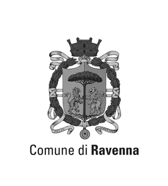 Lo stemma del Comune di Ravenna con un castello, un albero e due leoni, e la scritta 'Comune di Ravenna' sotto.