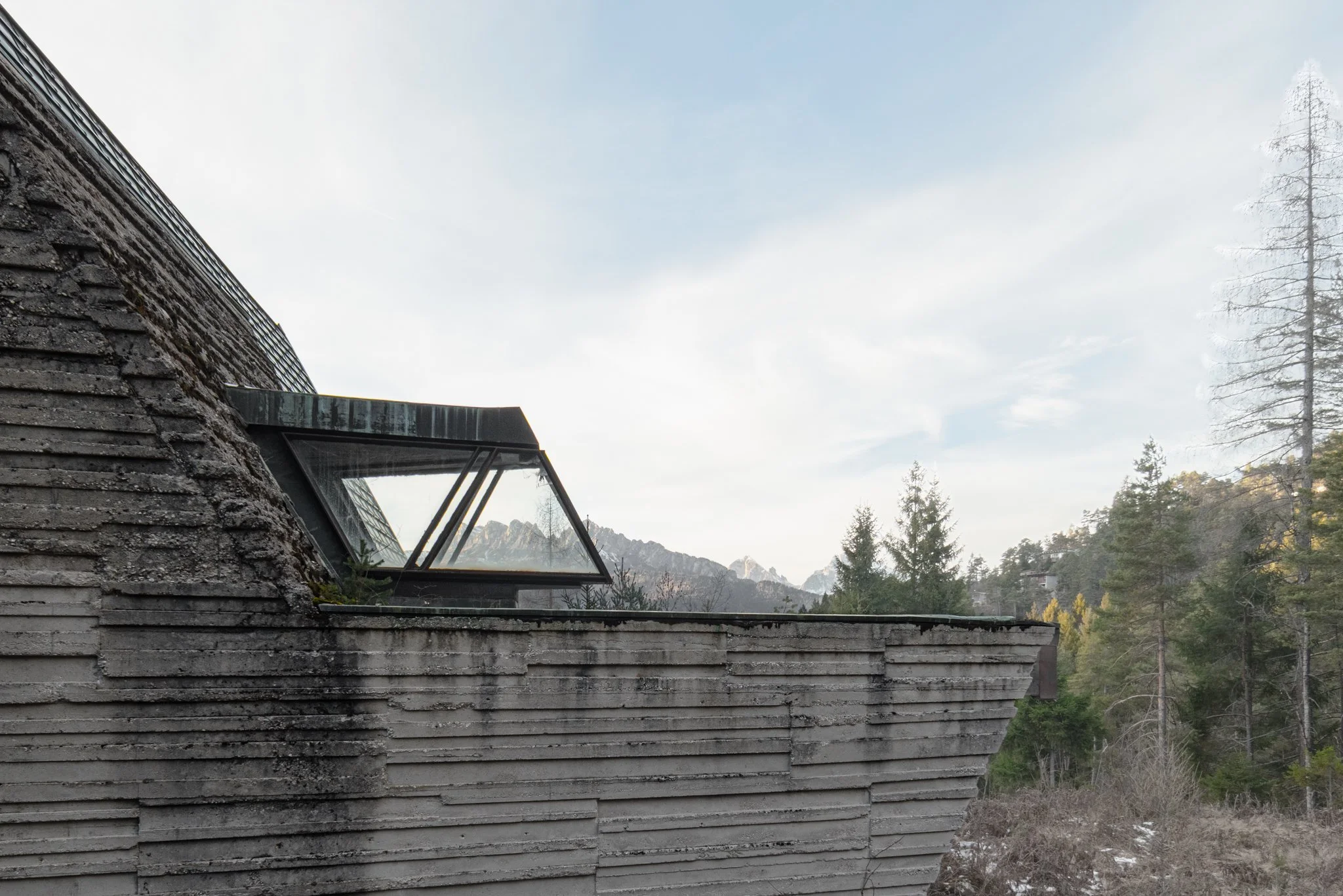 Chiesa di Nostra Signora del Cadore, Borca di Cadore. Architetti: Carlo Scarpa, Edoardo Gellner