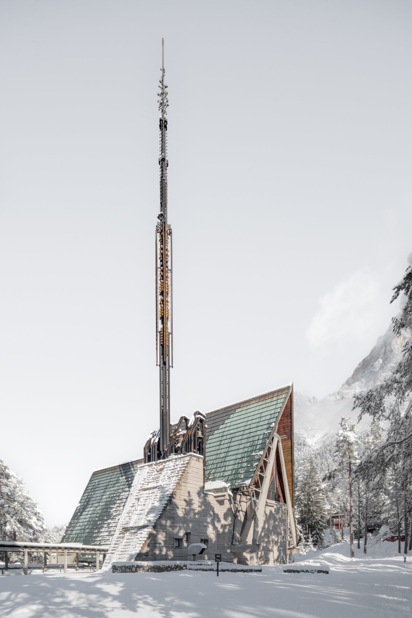 Chiesa di Nostra Signora del Cadore, Borca di Cadore. Architetti: Carlo Scarpa, Edoardo Gellner