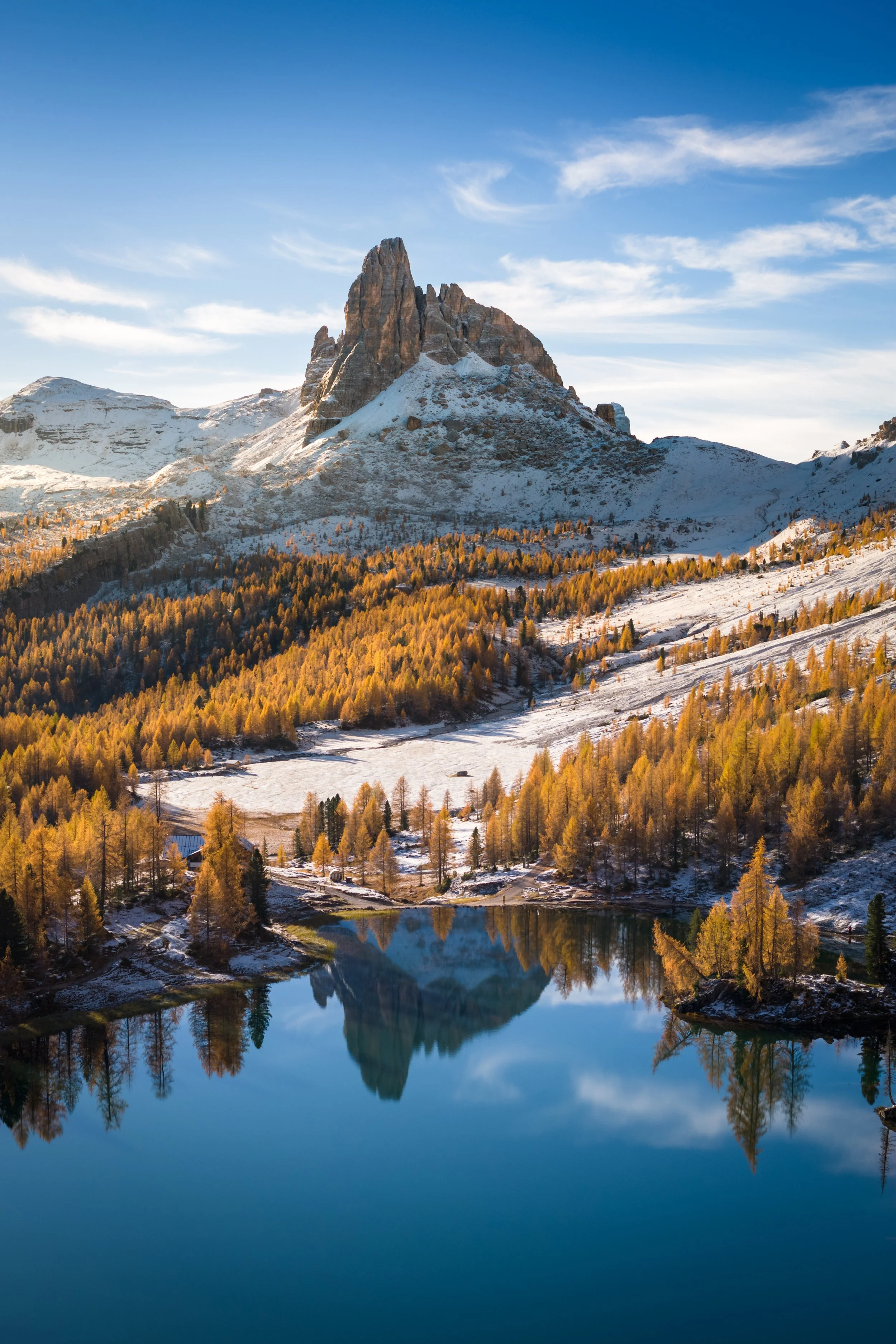 Dolomiti lago Federa autunno inverno drone.jpg