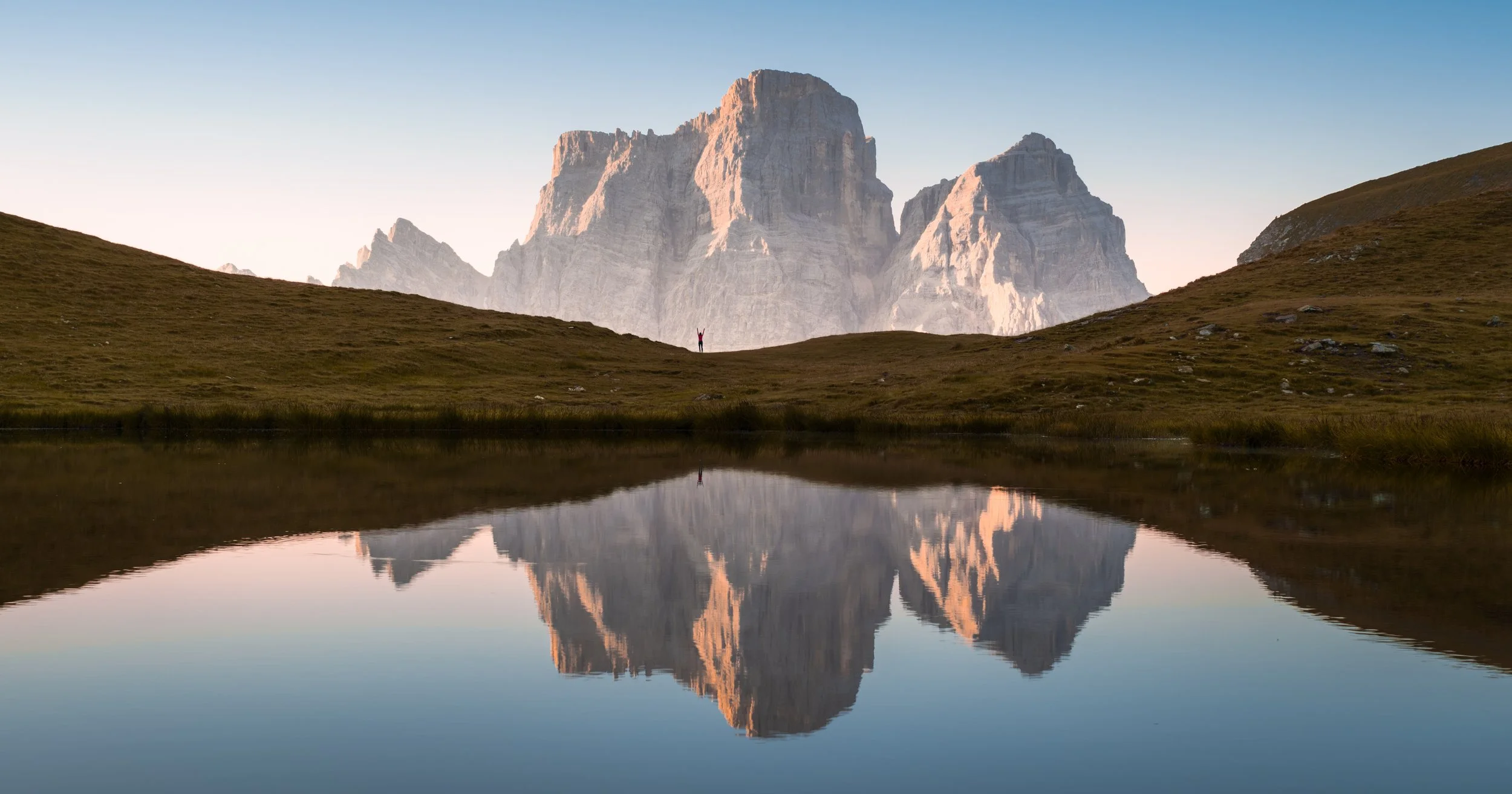 Dolomiti Lago delle Baste con monte Pelmo.jpg