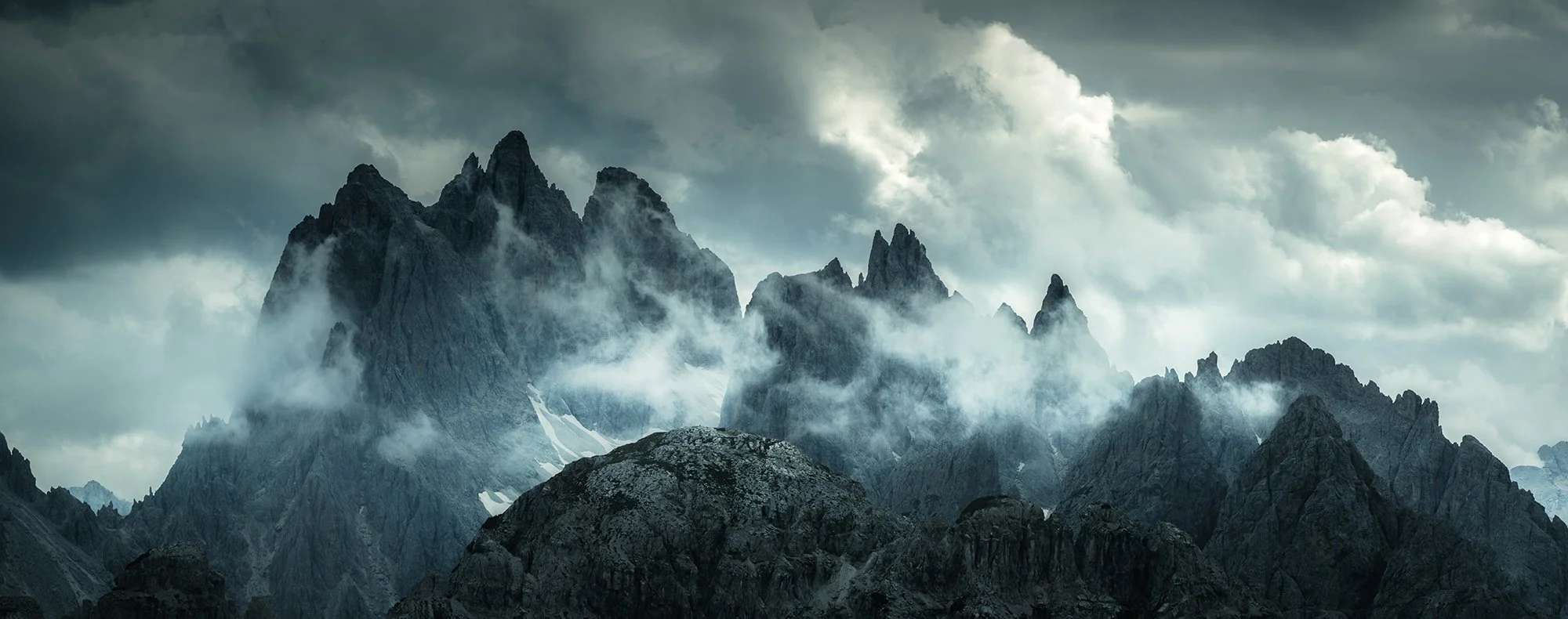 Dolomiti Cadini di Misurina con nuvole 2.jpg