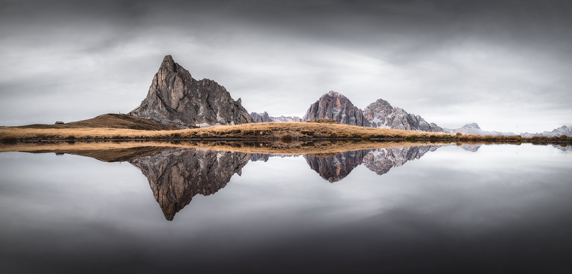 Dolomiti Passo Giau riflesso.jpg