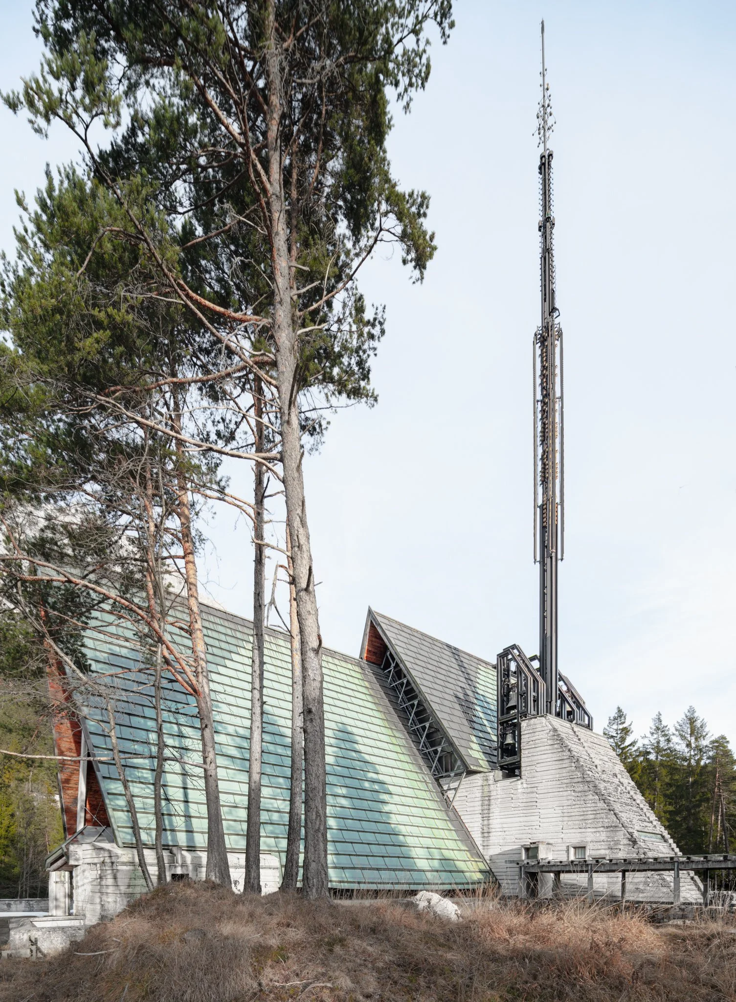 Chiesa di Nostra Signora del Cadore, Borca di Cadore. Architetti: Carlo Scarpa, Edoardo Gellner