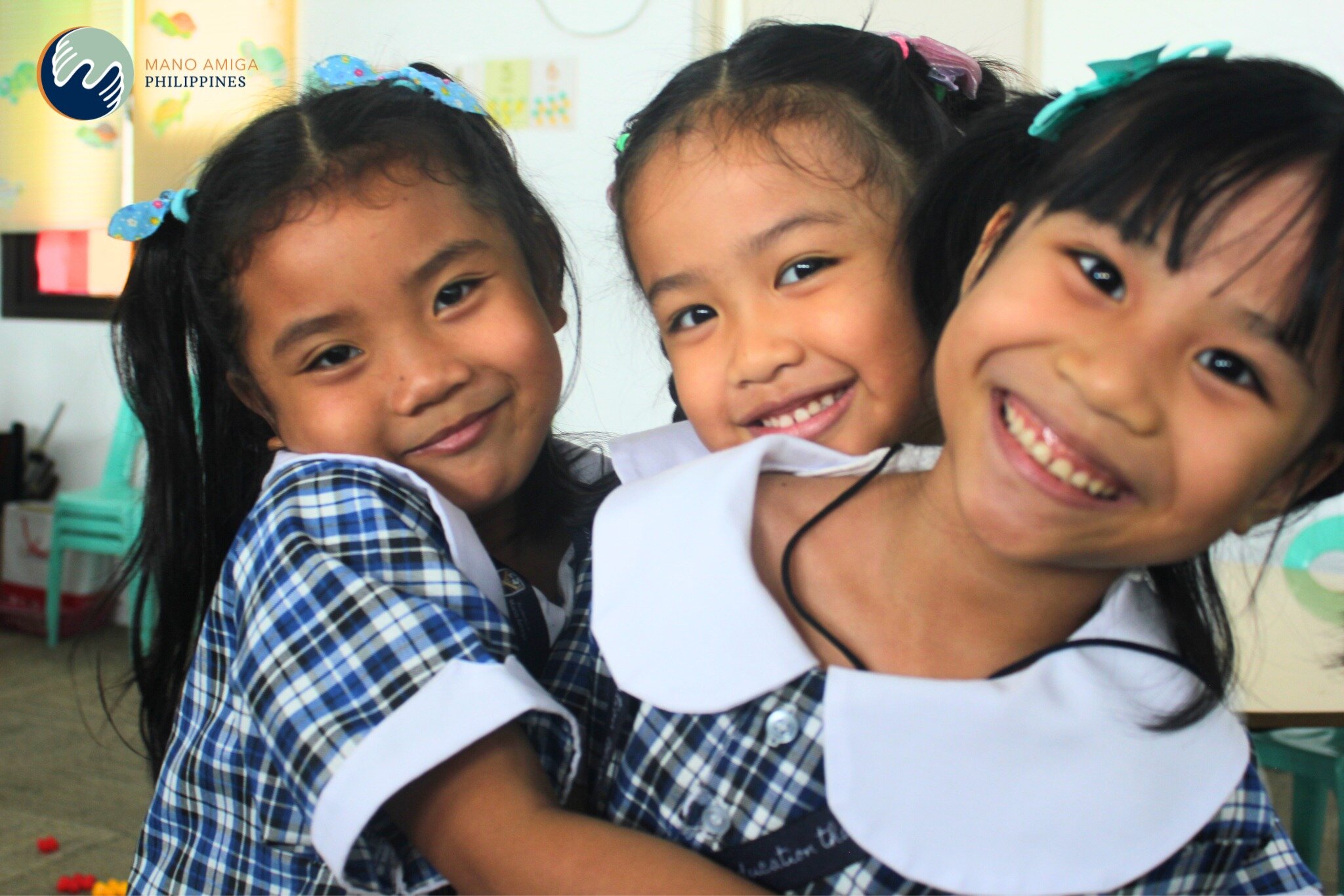 📸 Meet the faces behind the lens: the Mano Amiga kids. During our photoshoot last February, we had the privilege of sitting in on some of their classes. Some of the kids asked if they could try their hands at photography. The results were amazing 🤩