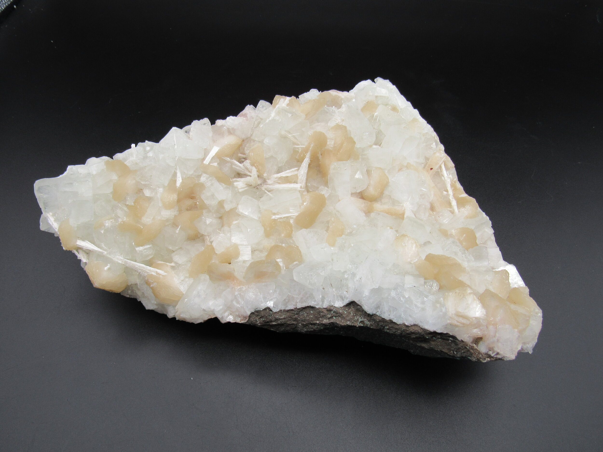 Scolecite &amp; Stilbite on Apophyllite - India