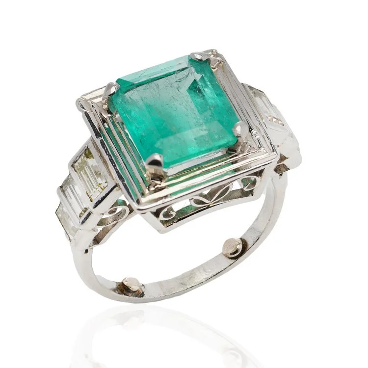 18kt white gold ladies ring with natural 4.20-carat Colombian emerald and diamonds.