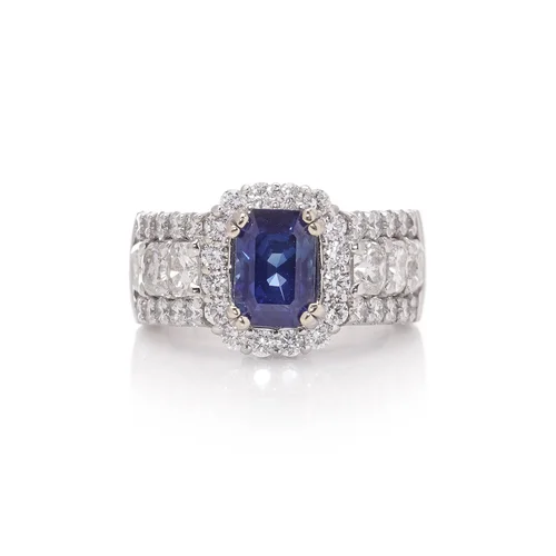 18KT Gold Cluster Ring with 2.81ct Natural Sapphire & Diamonds